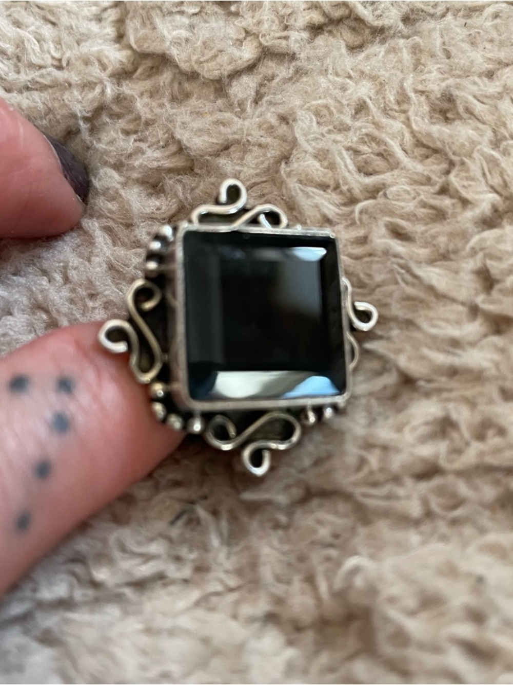 Silver Filigree Ring with natural black tourmaline. - Picture 4 of 9